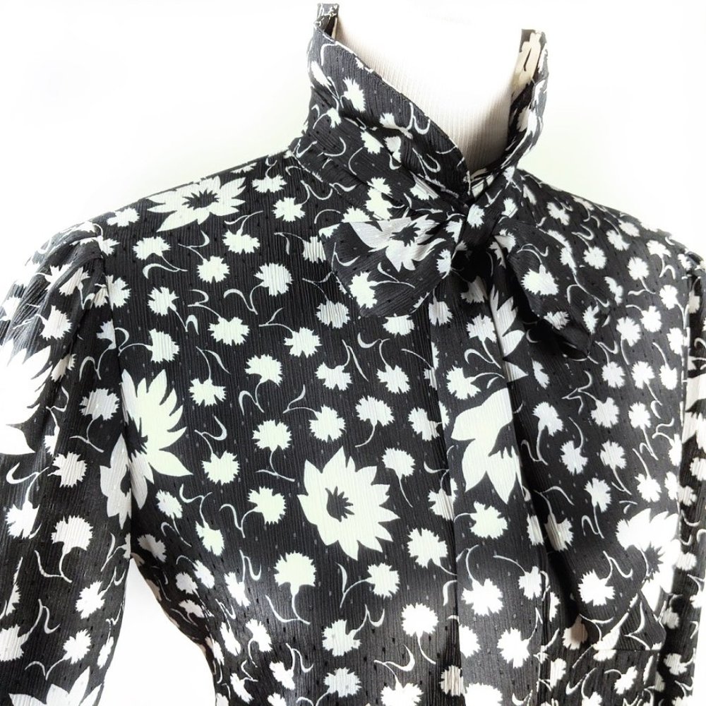Breckenridge NWT B & W Bow Collar Floral Blouse